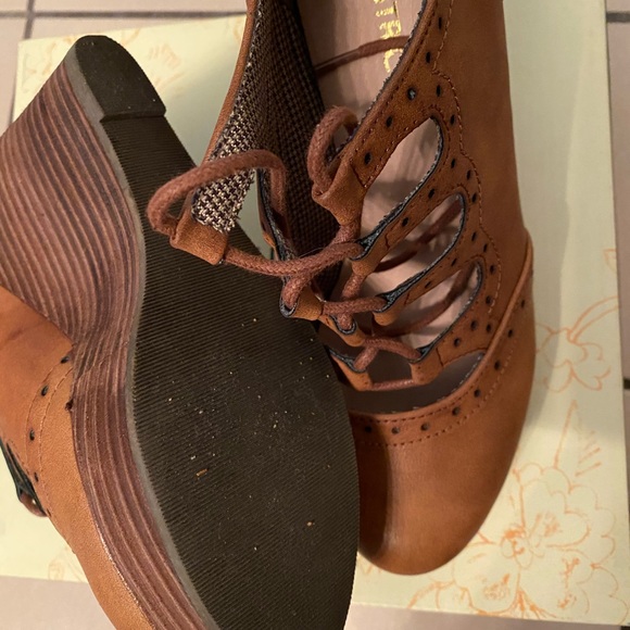 Retro Bootie - Picture 3 of 4